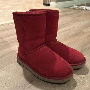 UGG classic boots short in red US size 7